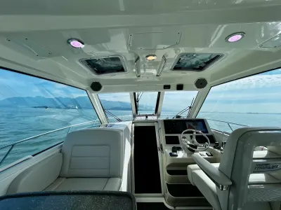 Pre-Owned 2018 Boston whaler 345 Pilothouse for Sale | Vancouver, BC | M&P Yacht Centre | 6a7bf7007b423383bf0c4788