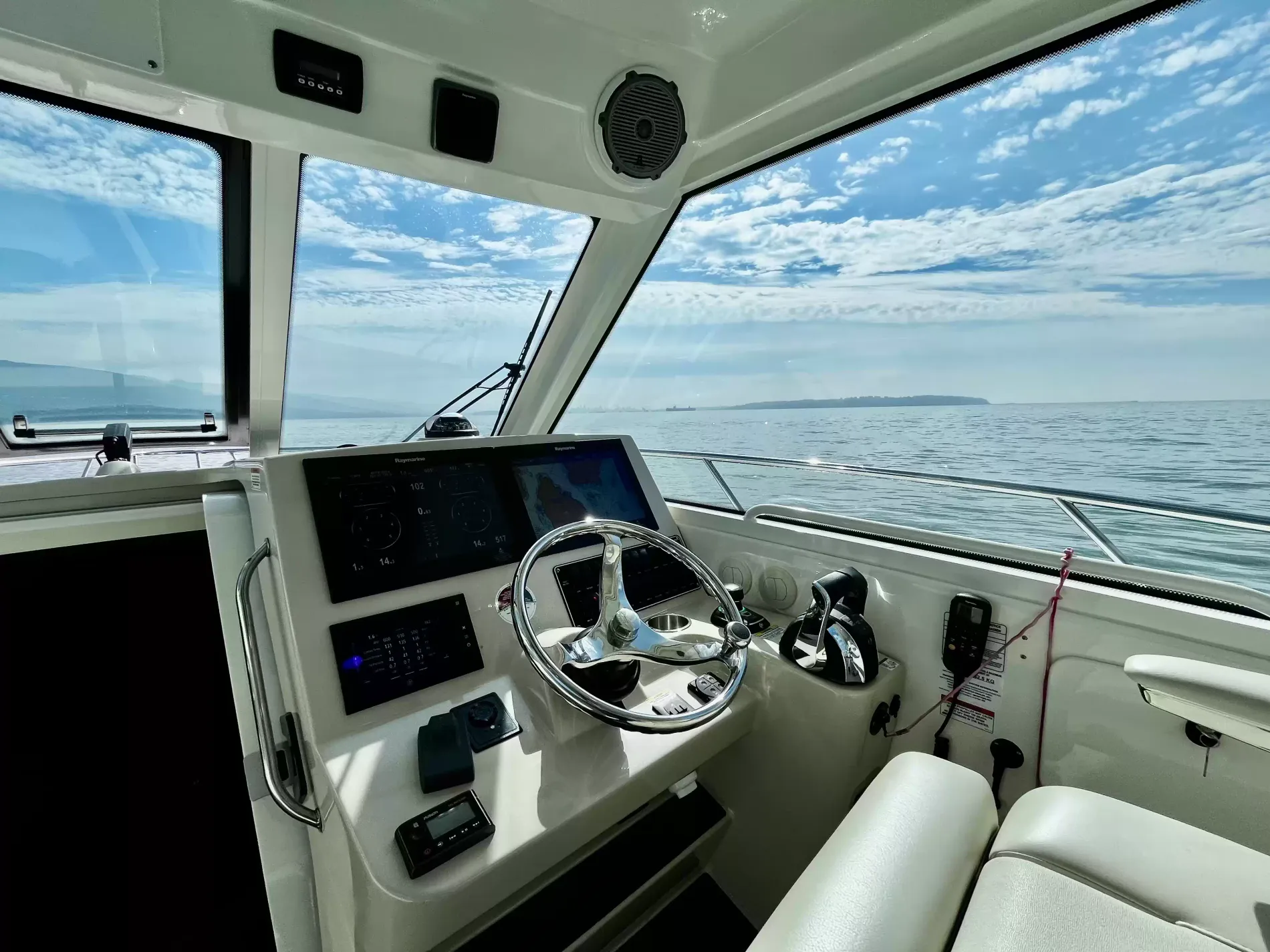 Pre-Owned 2018 Boston whaler 345 Pilothouse for Sale | Vancouver, BC | M&P Yacht Centre | 6a7bf7007b423383bf0c4788