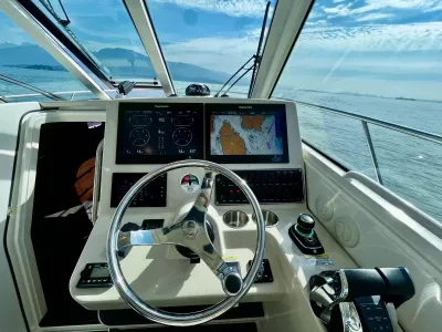 Pre-Owned 2018 Boston whaler 345 Pilothouse for Sale | Vancouver, BC | M&P Yacht Centre | 6a7bf7007b423383bf0c4788
