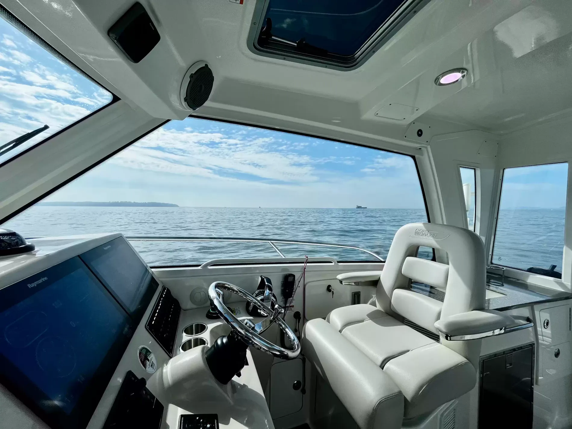 Pre-Owned 2018 Boston whaler 345 Pilothouse for Sale | Vancouver, BC | M&P Yacht Centre | 6a7bf7007b423383bf0c4788