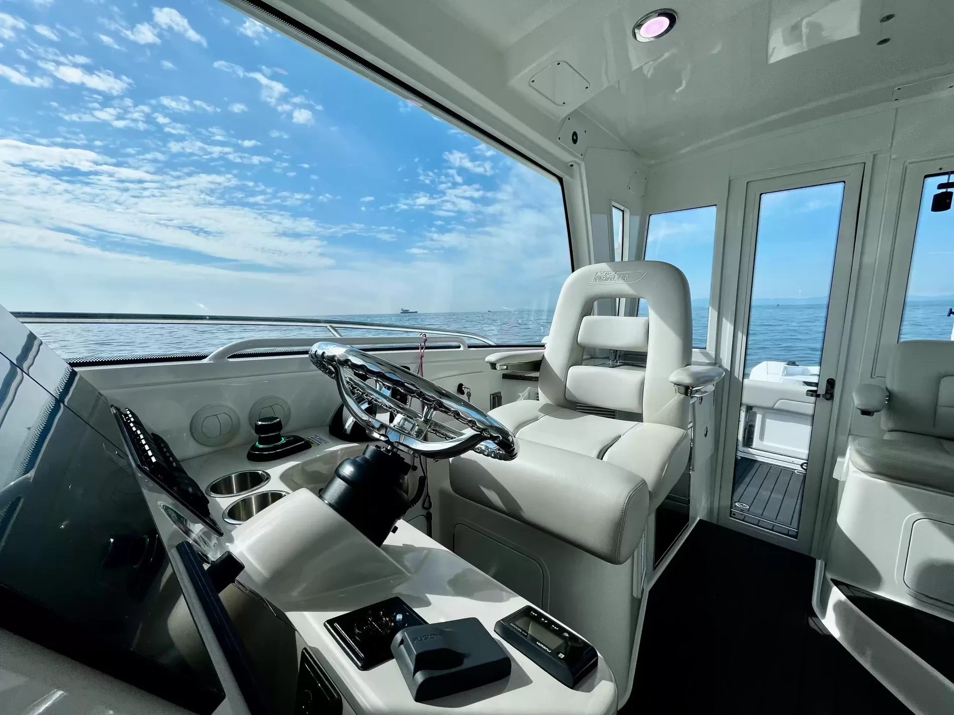 Pre-Owned 2018 Boston whaler 345 Pilothouse for Sale | Vancouver, BC | M&P Yacht Centre | 6a7bf7007b423383bf0c4788