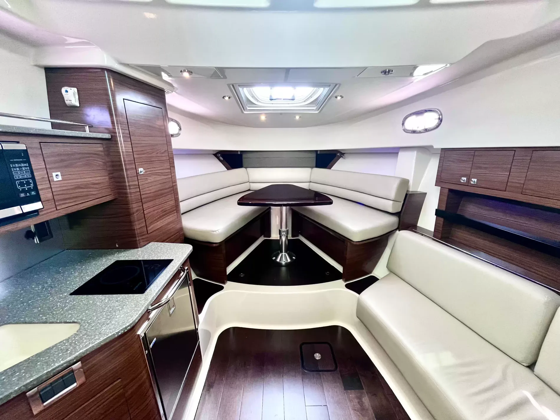 Pre-Owned 2018 Boston whaler 345 Pilothouse for Sale | Vancouver, BC | M&P Yacht Centre | 6a7bf7007b423383bf0c4788
