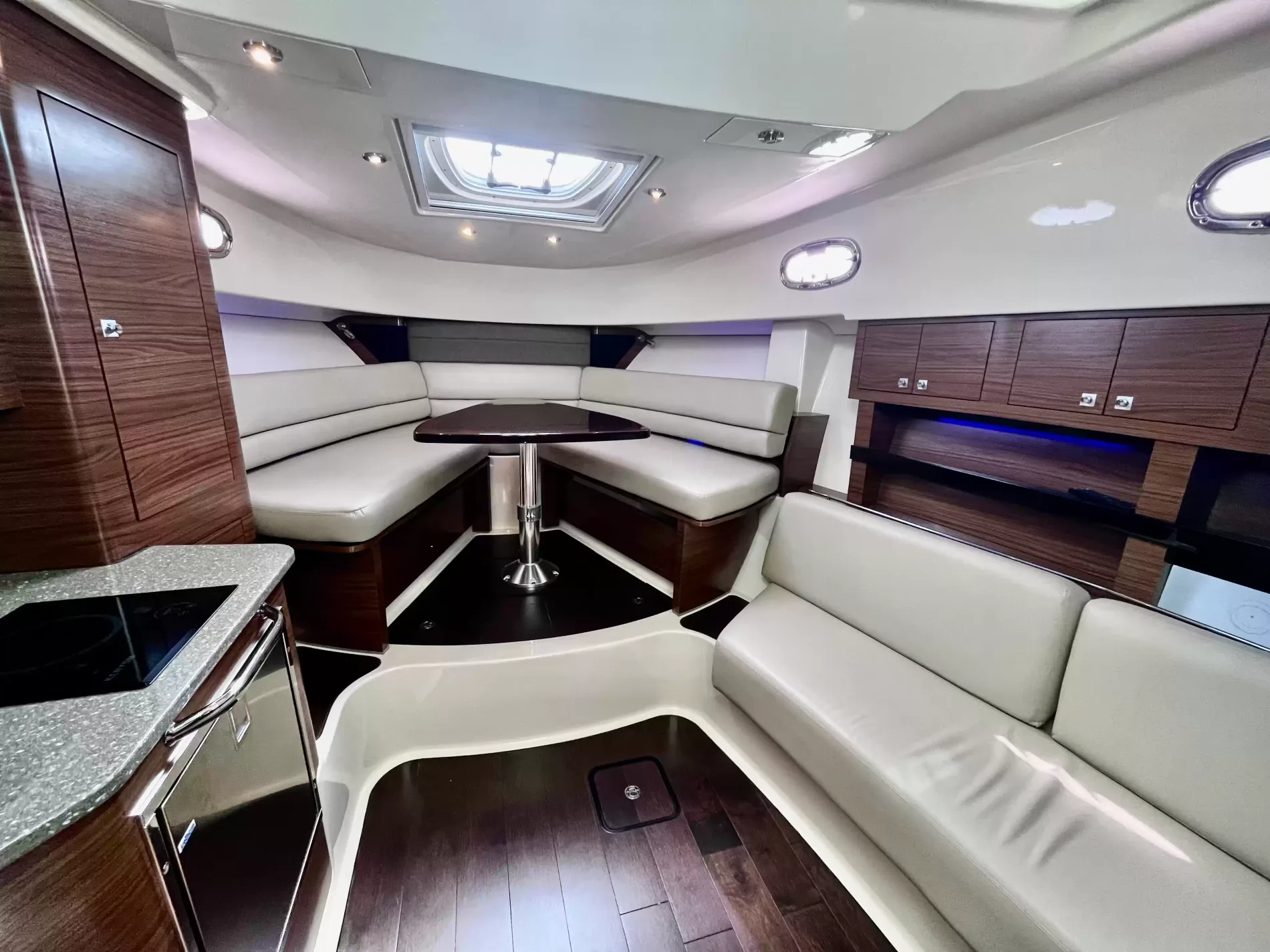 Pre-Owned 2018 Boston whaler 345 Pilothouse for Sale | Vancouver, BC | M&P Yacht Centre | 6a7bf7007b423383bf0c4788