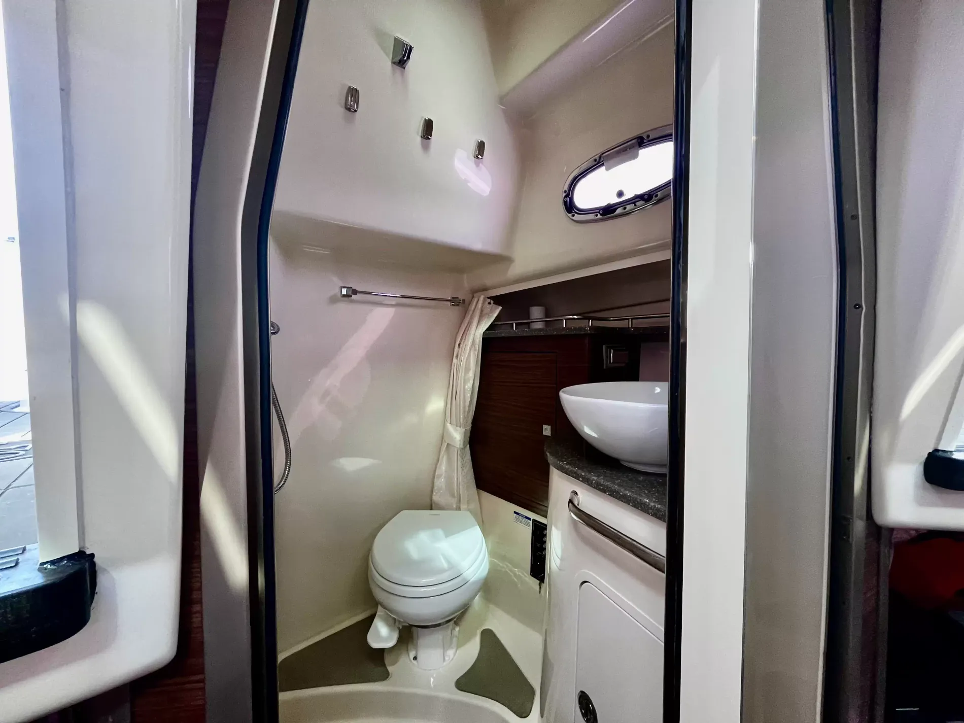 Pre-Owned 2018 Boston whaler 345 Pilothouse for Sale | Vancouver, BC | M&P Yacht Centre | 6a7bf7007b423383bf0c4788