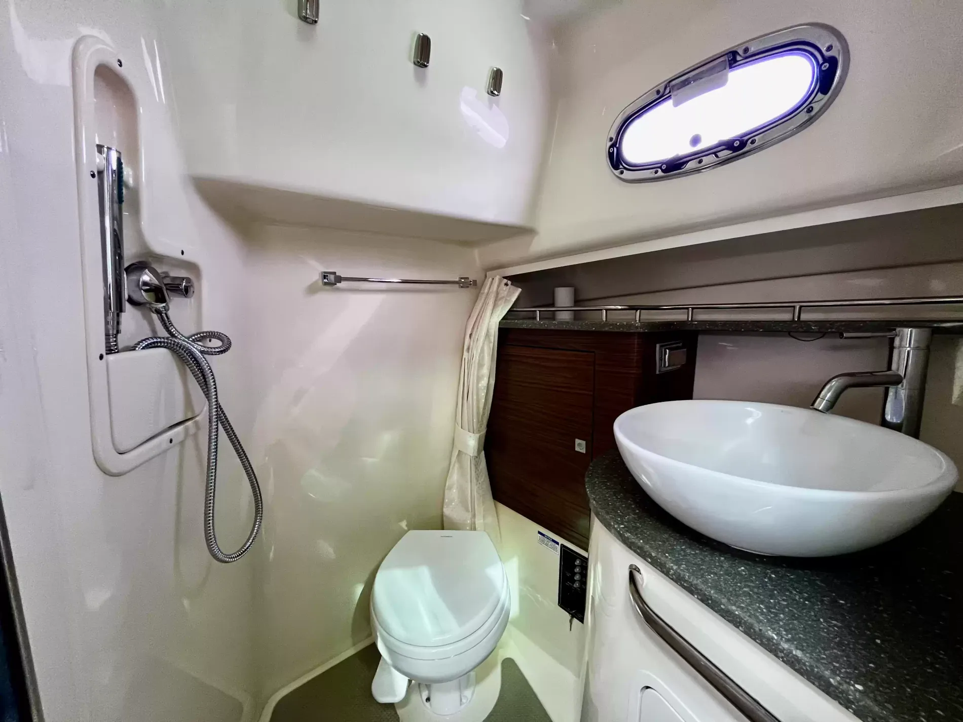 Pre-Owned 2018 Boston whaler 345 Pilothouse for Sale | Vancouver, BC | M&P Yacht Centre | 6a7bf7007b423383bf0c4788