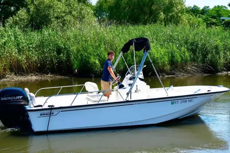 2019 Boston Whaler 190 MONTAUK