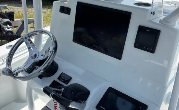 2021 Yellowfin 26 HYBRID detail image 11