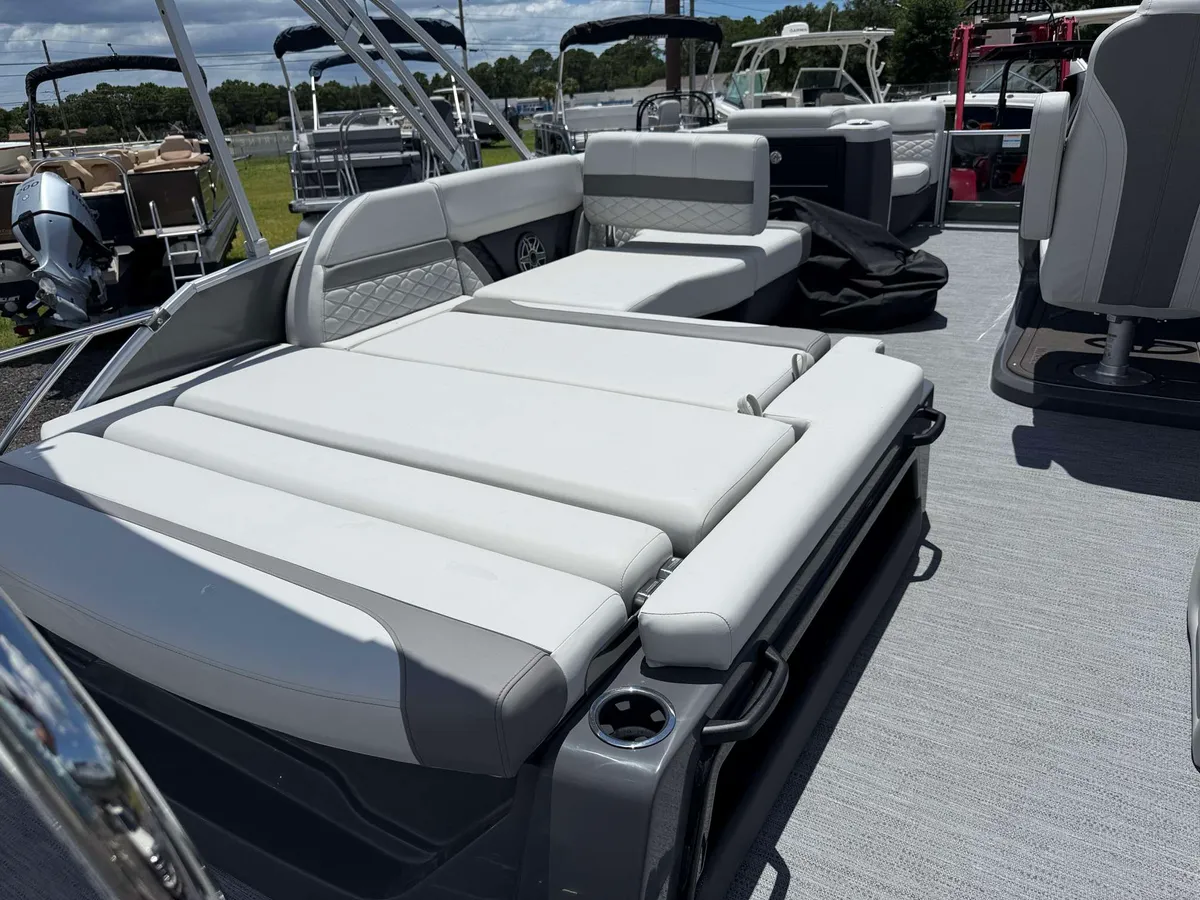 2027 Monaco 235SFL