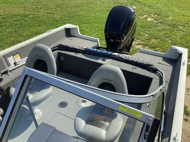 2018 Tracker PRO GUIDE V165-7