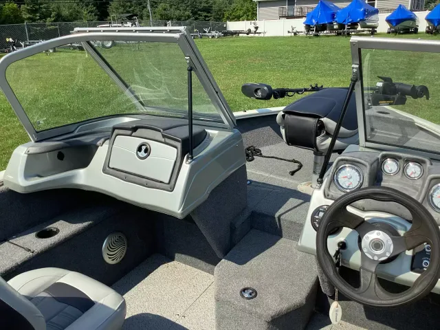 2018 Tracker PRO GUIDE V165-11