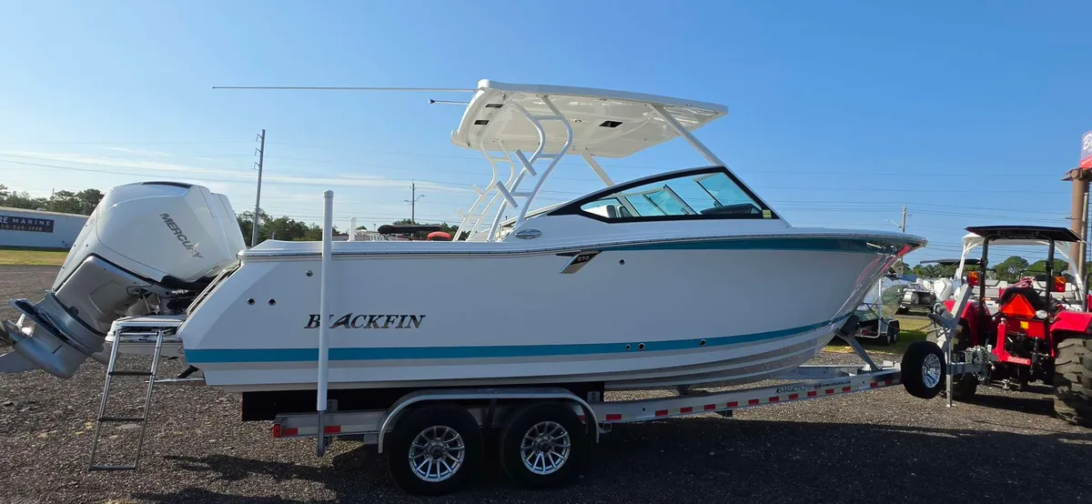 2021 Blackfin 272 DC