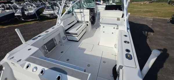 2021 Blackfin 272 DC