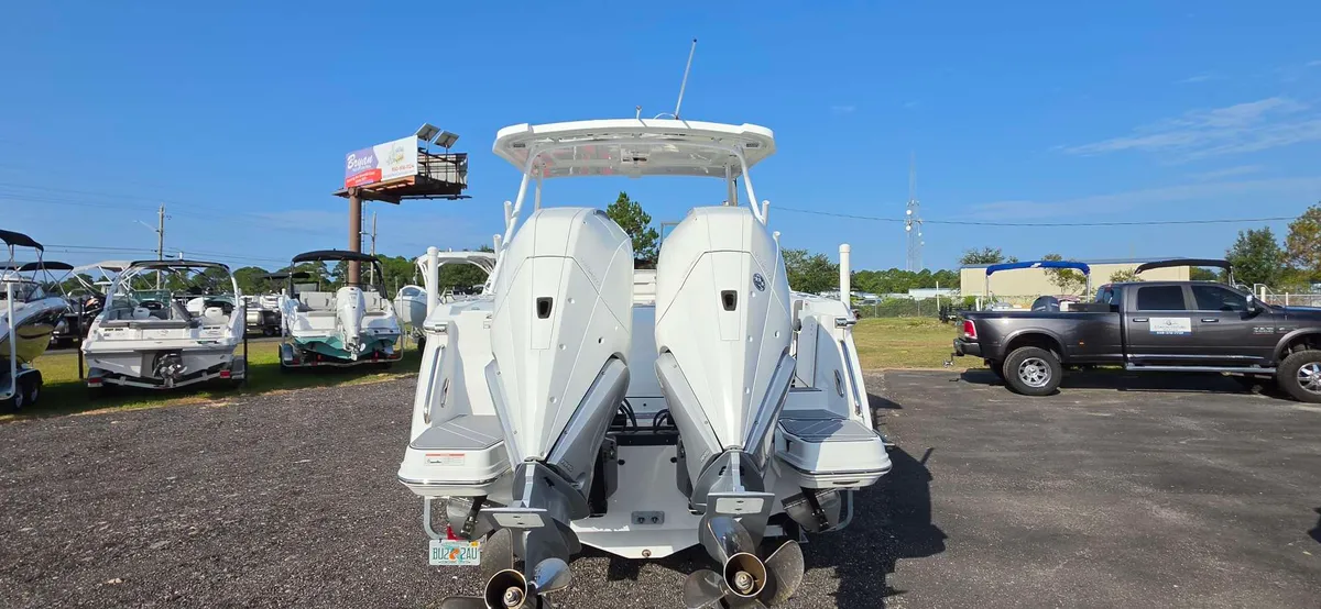 2021 Blackfin 272 DC