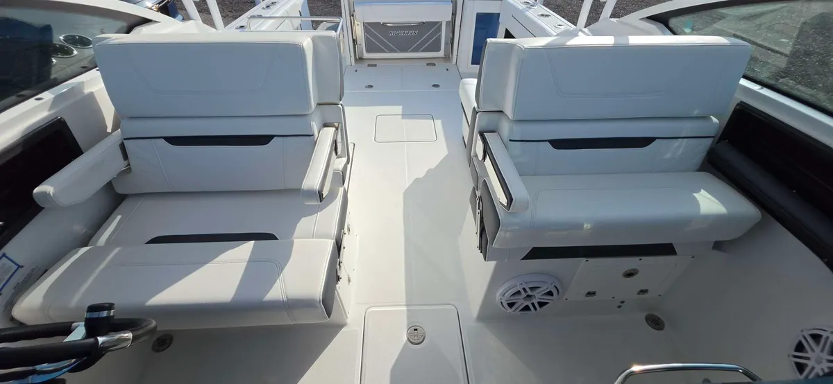 2021 Blackfin 272 DC