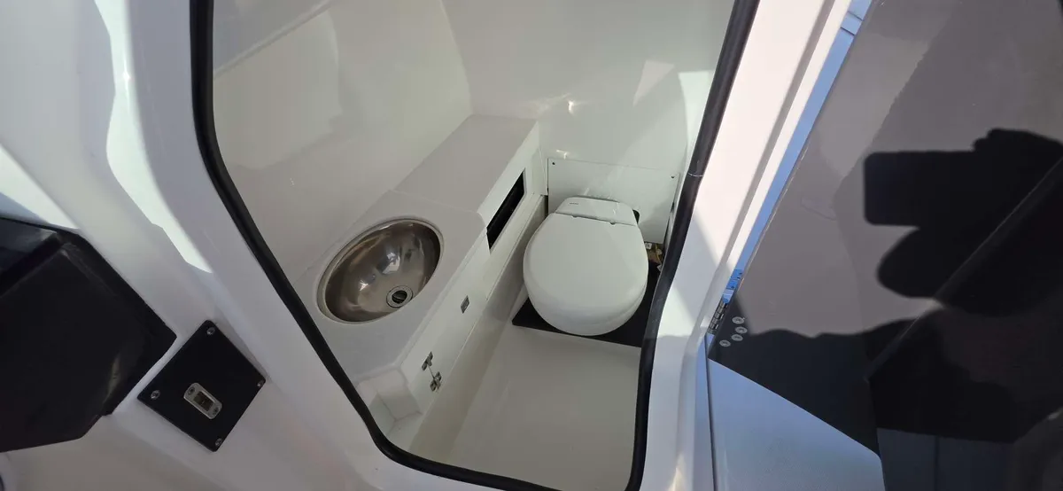 2021 Blackfin 272 DC