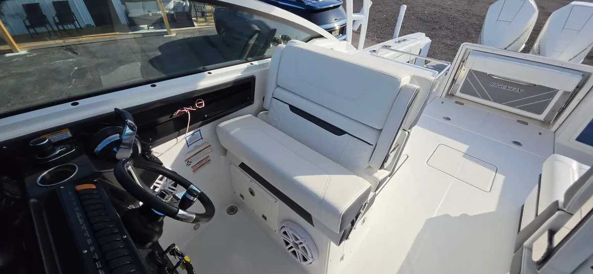 2021 Blackfin 272 DC