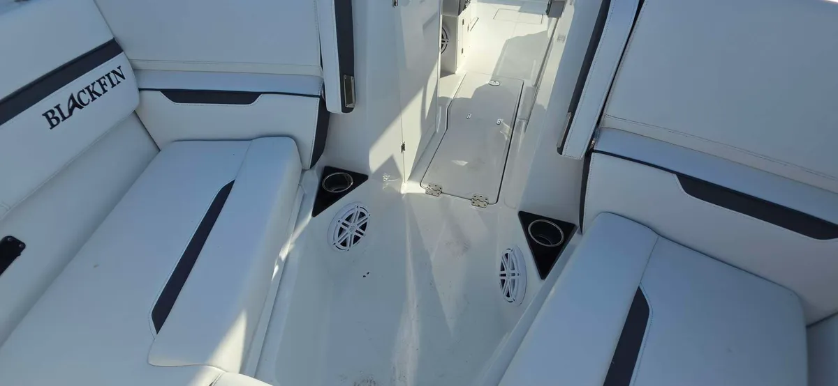 2021 Blackfin 272 DC
