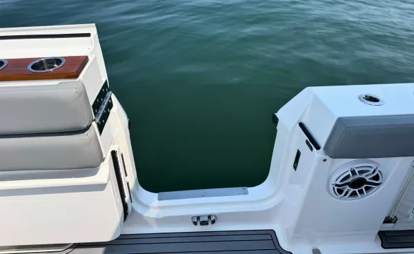 2023 Everglades 455 CC detail image 18