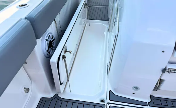 2023 Everglades 455 CC detail image 55