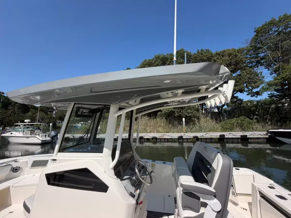2026 Cobia 245 CC detail image 3