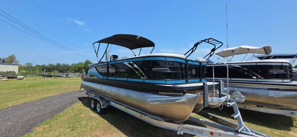 2024 Godfrey 2500ULC