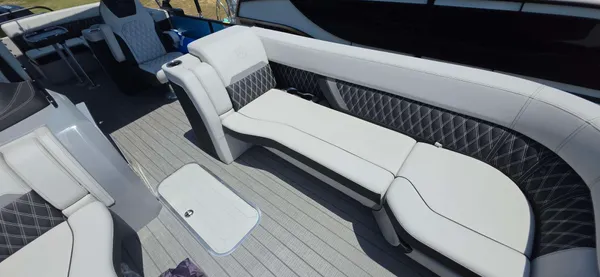 2024 Godfrey 2500ULC