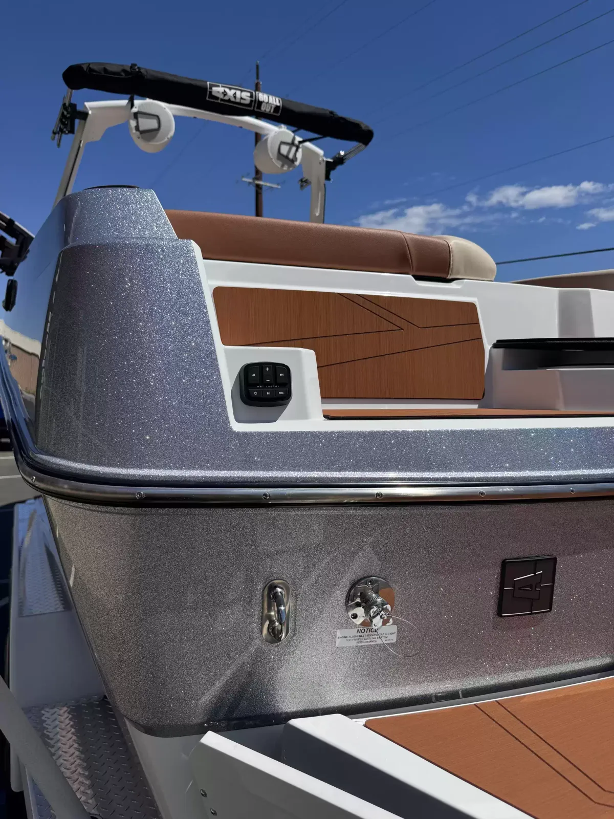 2027 Axis T250-7