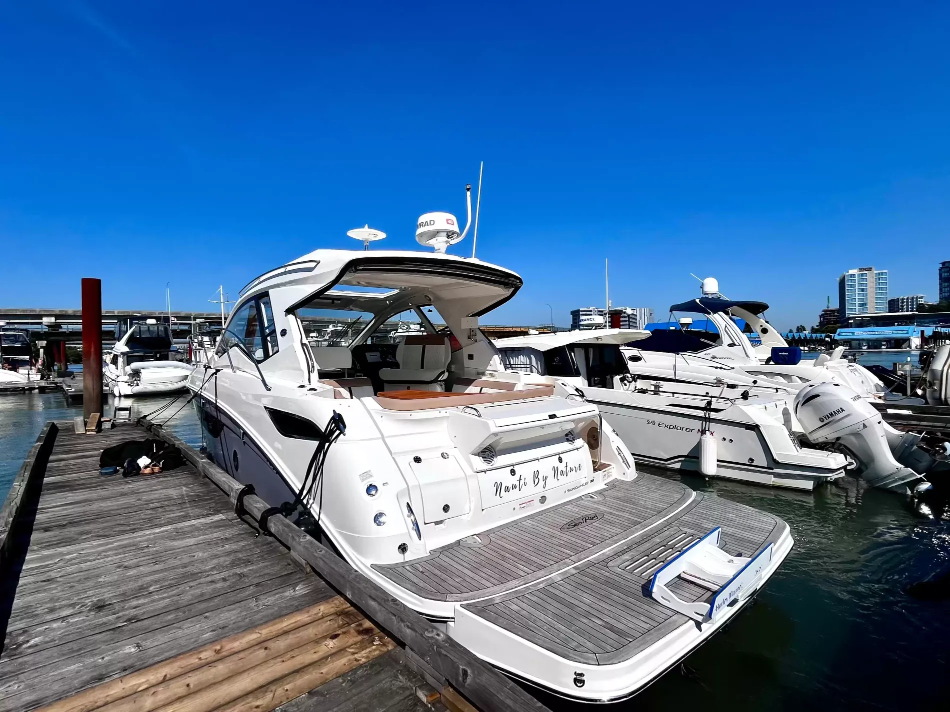 Pre-Owned 2018 Sea ray Sundancer 350 Coupe for Sale | Vancouver, BC | M&P Yacht Centre | 6a7bff4a7dff9dfbb50888a8