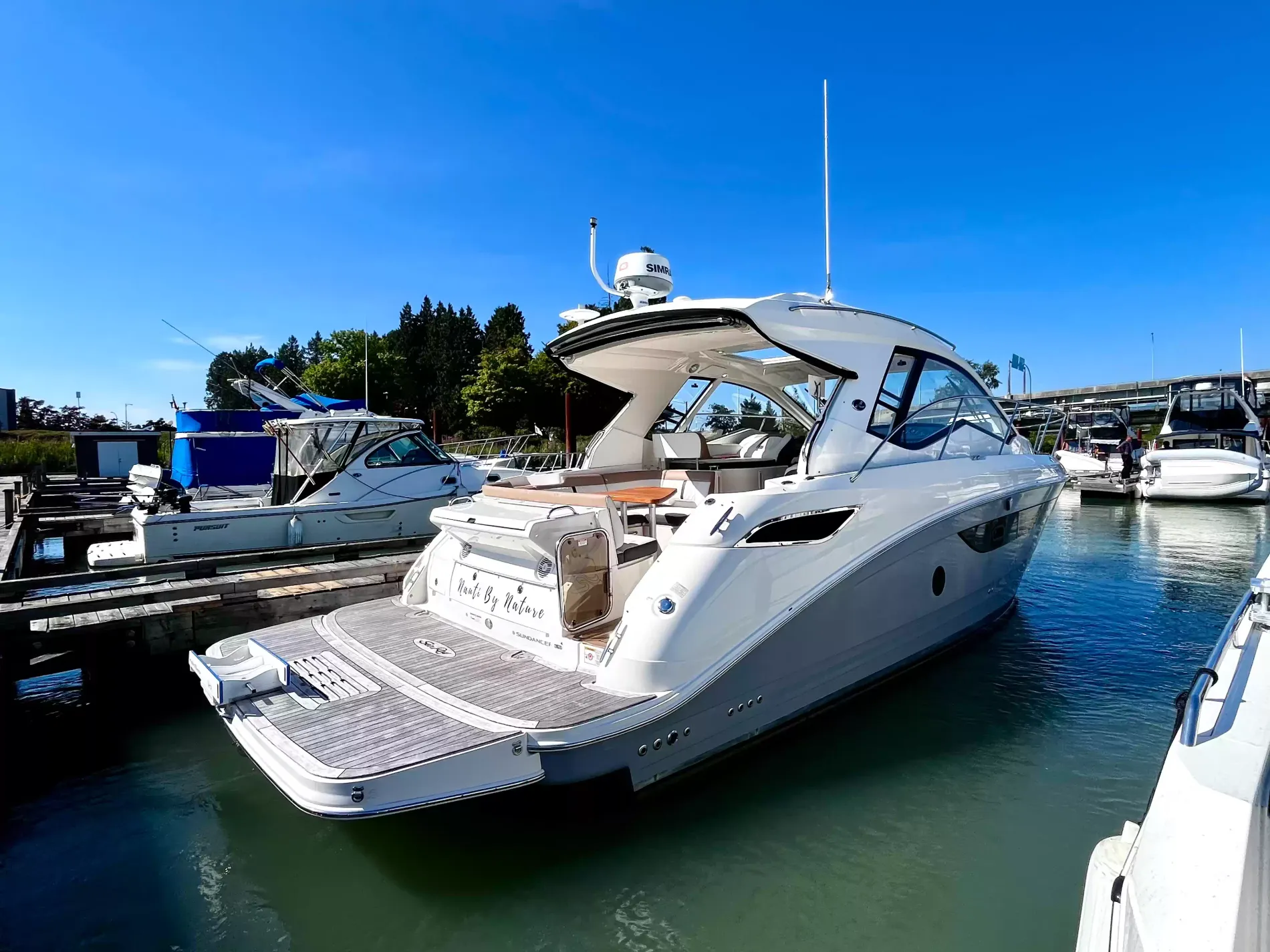 Pre-Owned 2018 Sea ray Sundancer 350 Coupe for Sale | Vancouver, BC | M&P Yacht Centre | 6a7bff4a7dff9dfbb50888a8