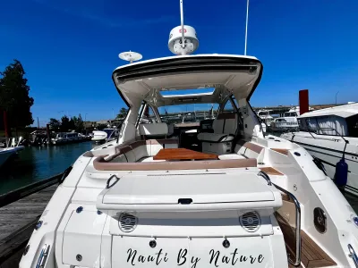 Pre-Owned 2018 Sea ray Sundancer 350 Coupe for Sale | Vancouver, BC | M&P Yacht Centre | 6a7bff4a7dff9dfbb50888a8
