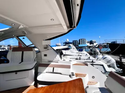 Pre-Owned 2018 Sea ray Sundancer 350 Coupe for Sale | Vancouver, BC | M&P Yacht Centre | 6a7bff4a7dff9dfbb50888a8
