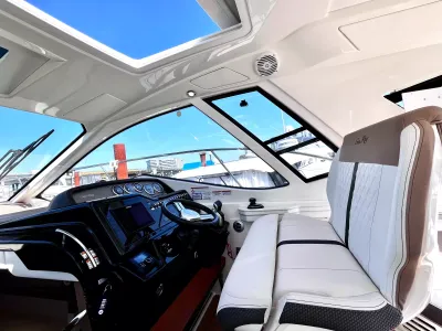 Pre-Owned 2018 Sea ray Sundancer 350 Coupe for Sale | Vancouver, BC | M&P Yacht Centre | 6a7bff4a7dff9dfbb50888a8