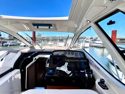 Pre-Owned 2018 Sea ray Sundancer 350 Coupe for Sale | Vancouver, BC | M&P Yacht Centre | 6a7bff4a7dff9dfbb50888a8