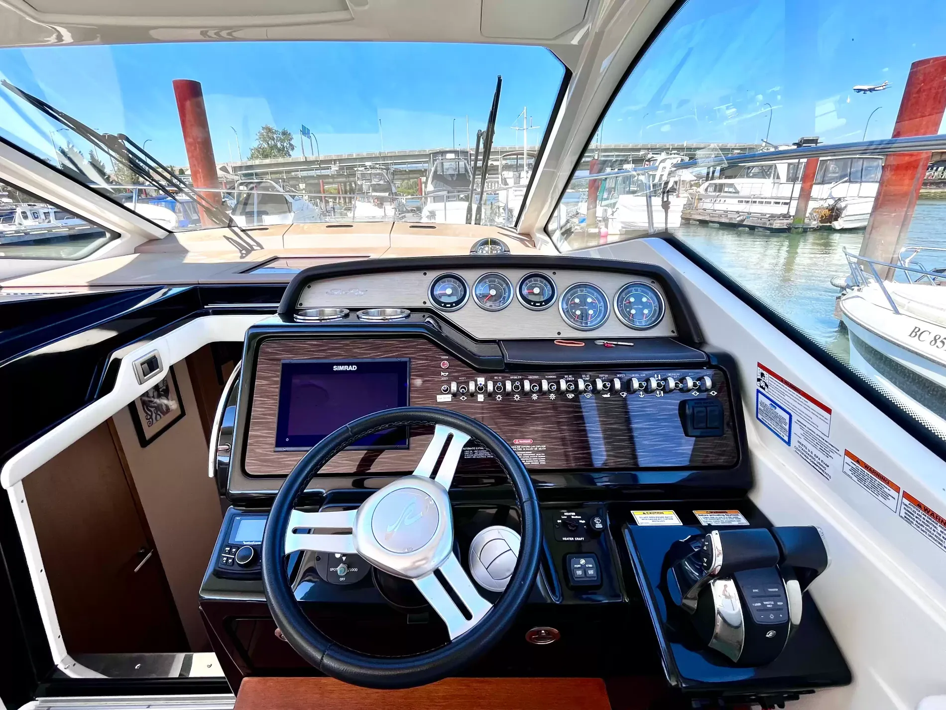 Pre-Owned 2018 Sea ray Sundancer 350 Coupe for Sale | Vancouver, BC | M&P Yacht Centre | 6a7bff4a7dff9dfbb50888a8