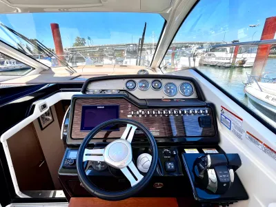 Pre-Owned 2018 Sea ray Sundancer 350 Coupe for Sale | Vancouver, BC | M&P Yacht Centre | 6a7bff4a7dff9dfbb50888a8