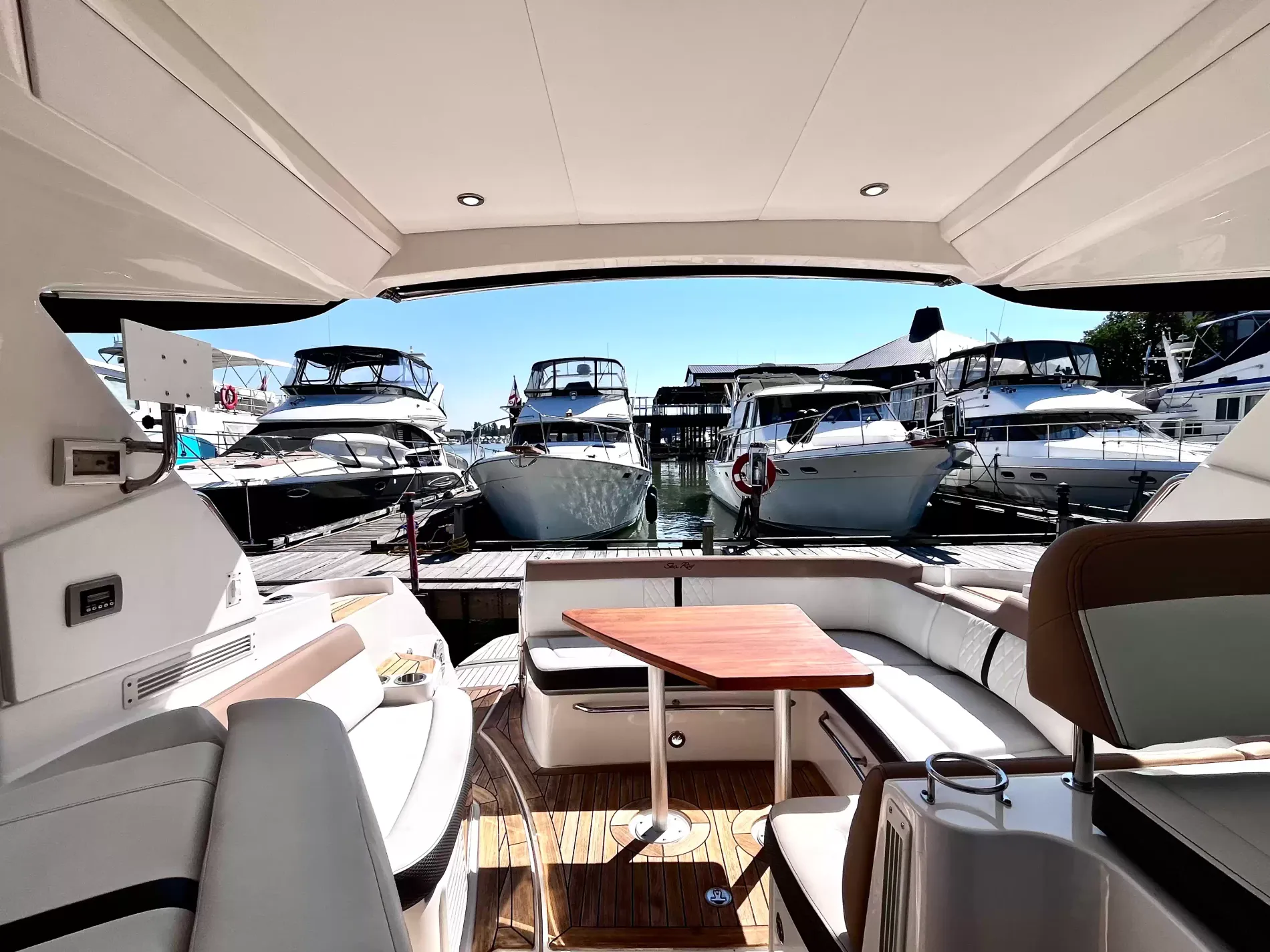 Pre-Owned 2018 Sea ray Sundancer 350 Coupe for Sale | Vancouver, BC | M&P Yacht Centre | 6a7bff4a7dff9dfbb50888a8