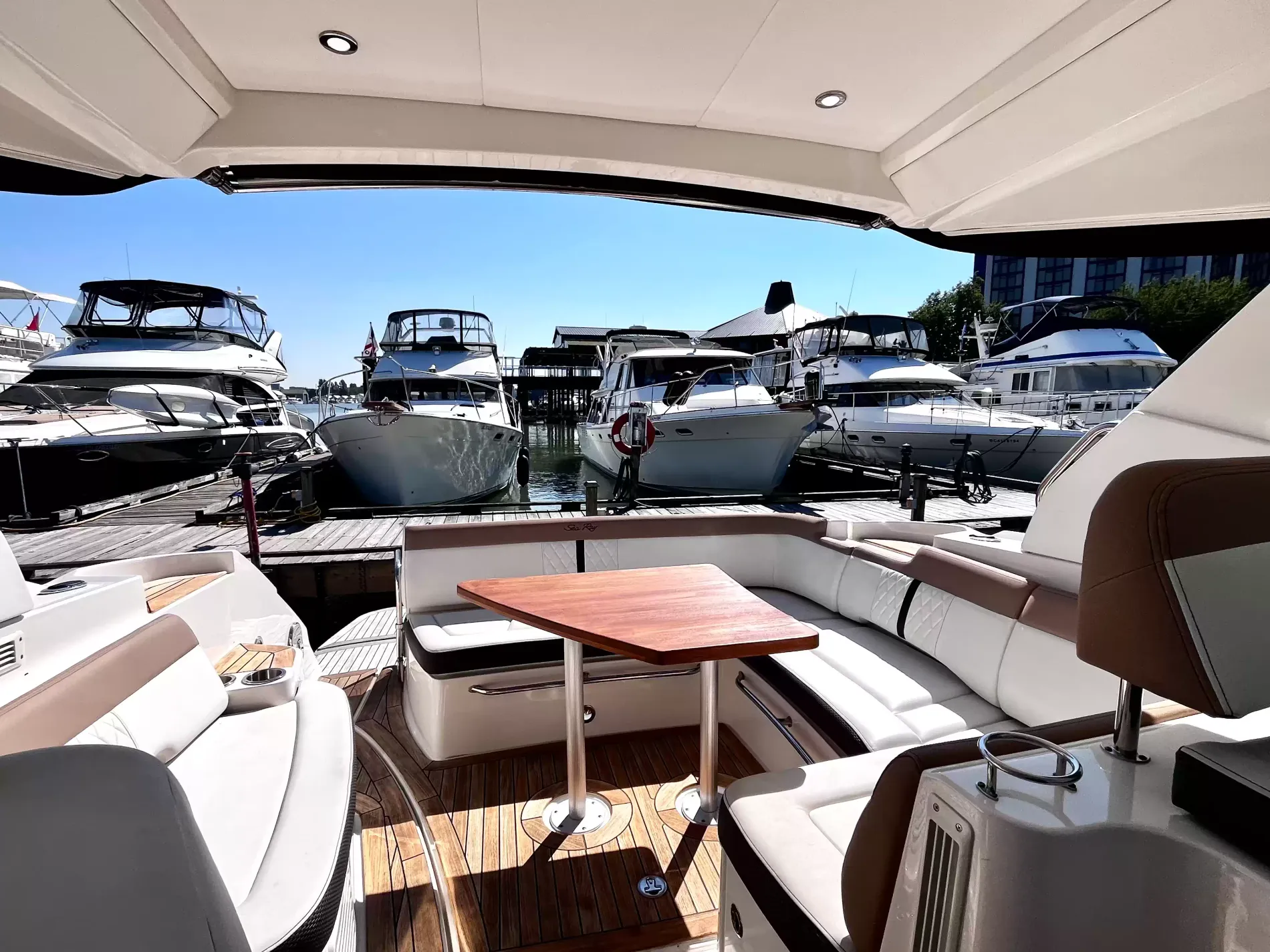 Pre-Owned 2018 Sea ray Sundancer 350 Coupe for Sale | Vancouver, BC | M&P Yacht Centre | 6a7bff4a7dff9dfbb50888a8