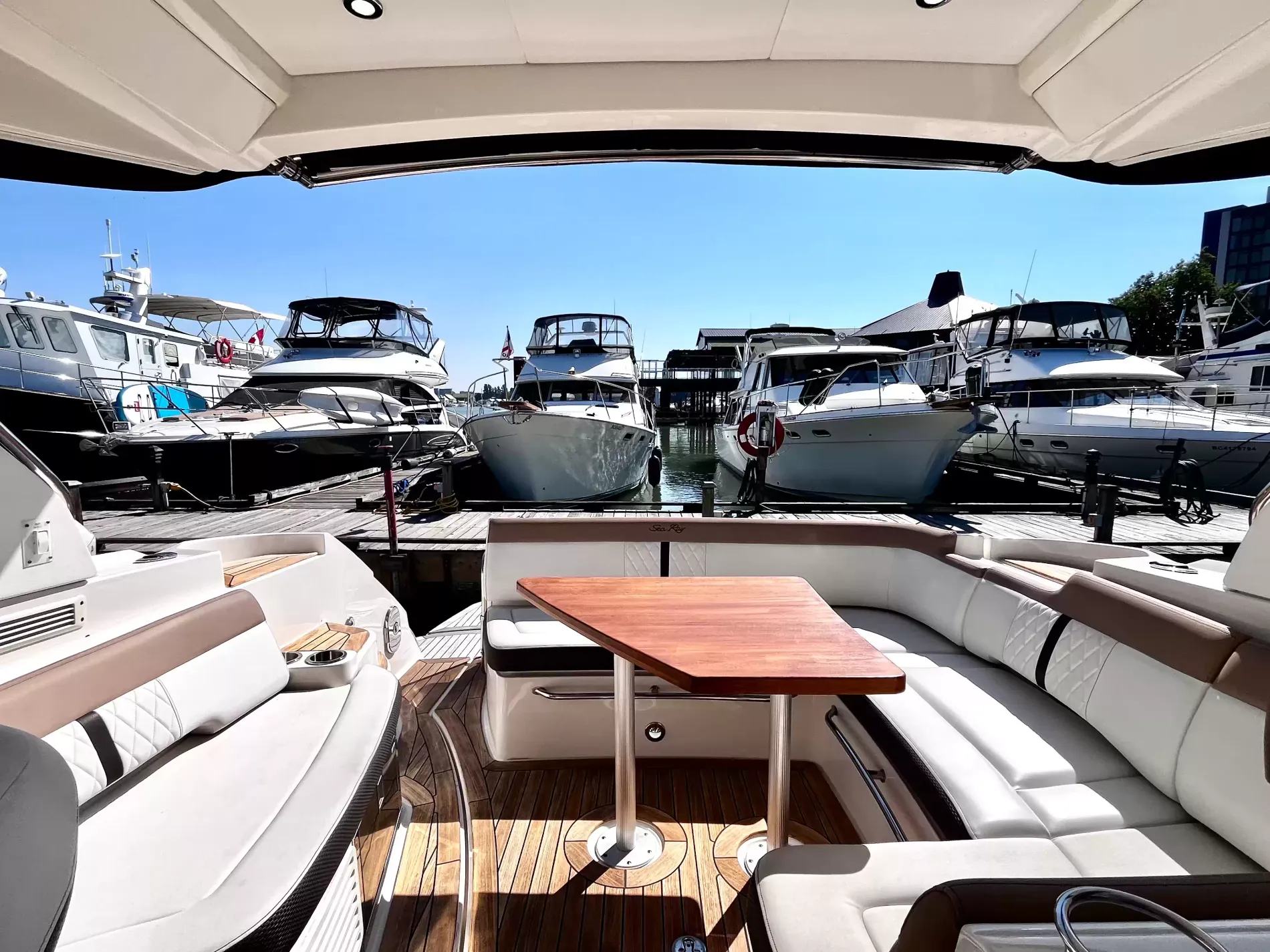 Pre-Owned 2018 Sea ray Sundancer 350 Coupe for Sale | Vancouver, BC | M&P Yacht Centre | 6a7bff4a7dff9dfbb50888a8
