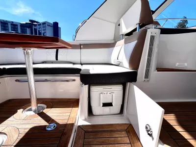 Pre-Owned 2018 Sea ray Sundancer 350 Coupe for Sale | Vancouver, BC | M&P Yacht Centre | 6a7bff4a7dff9dfbb50888a8
