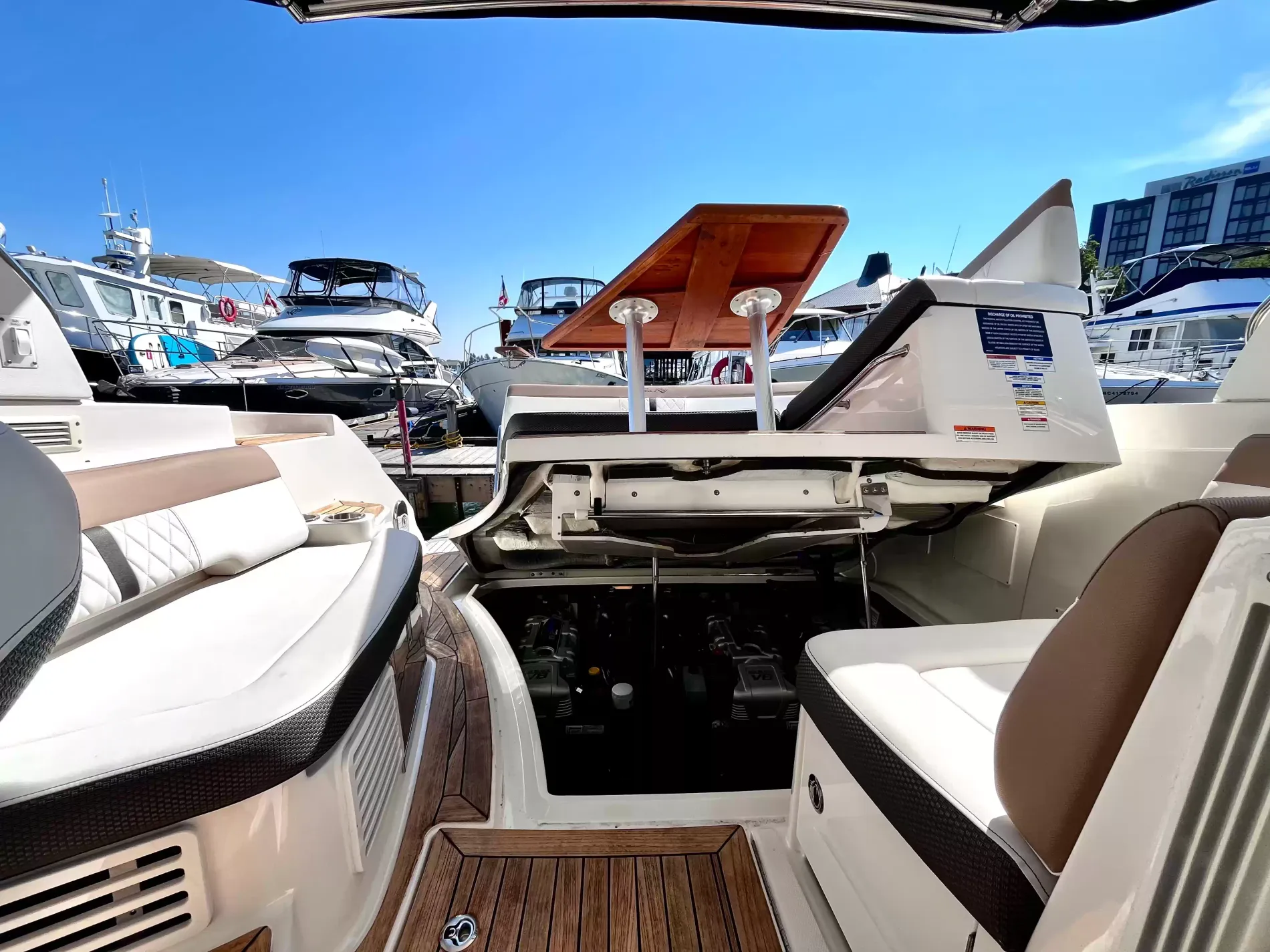 Pre-Owned 2018 Sea ray Sundancer 350 Coupe for Sale | Vancouver, BC | M&P Yacht Centre | 6a7bff4a7dff9dfbb50888a8