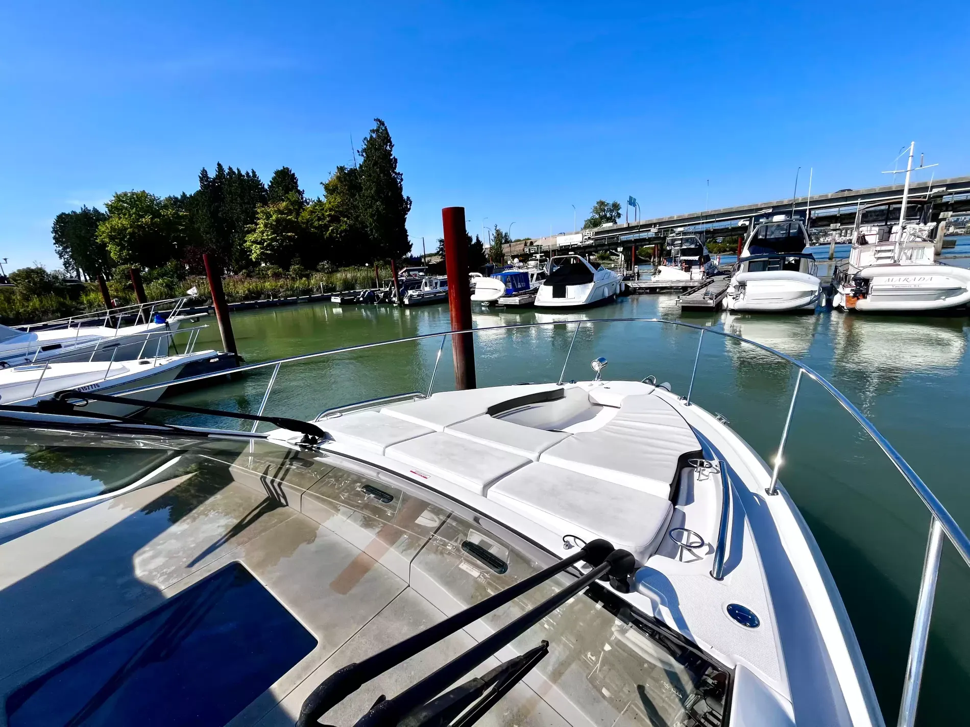 Pre-Owned 2018 Sea ray Sundancer 350 Coupe for Sale | Vancouver, BC | M&P Yacht Centre | 6a7bff4a7dff9dfbb50888a8