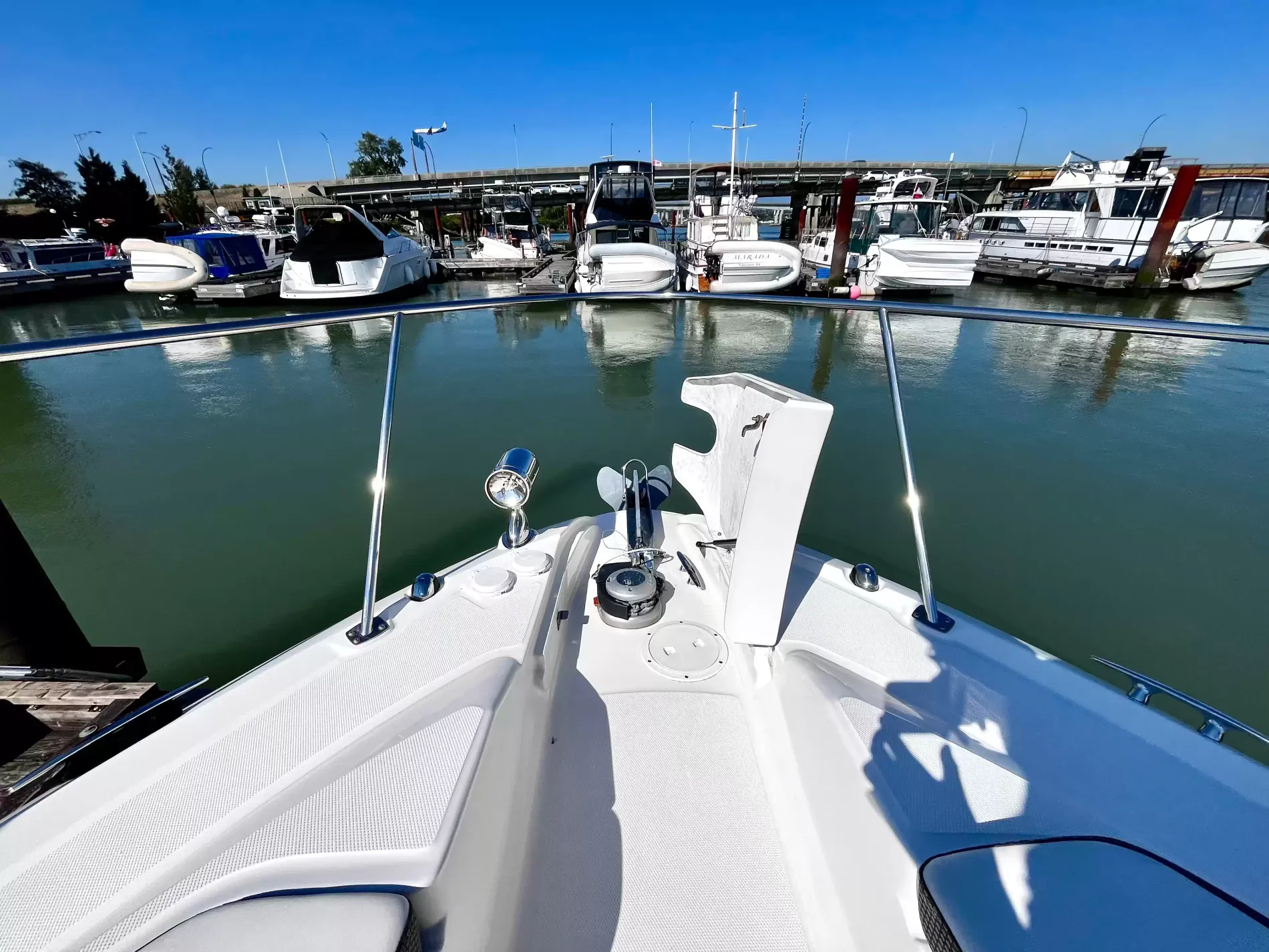 Pre-Owned 2018 Sea ray Sundancer 350 Coupe for Sale | Vancouver, BC | M&P Yacht Centre | 6a7bff4a7dff9dfbb50888a8