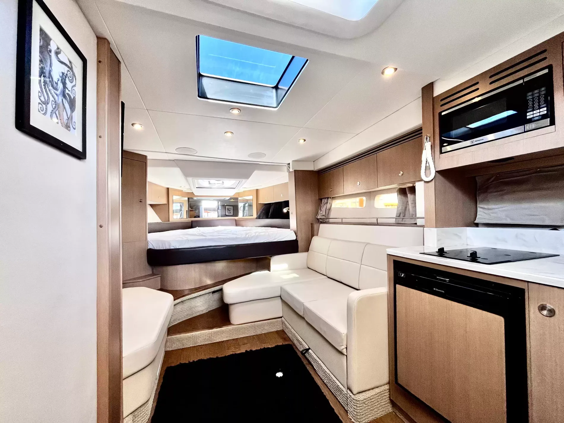Pre-Owned 2018 Sea ray Sundancer 350 Coupe for Sale | Vancouver, BC | M&P Yacht Centre | 6a7bff4a7dff9dfbb50888a8