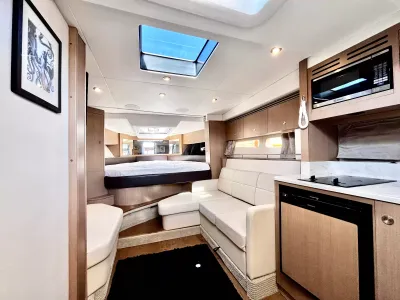 Pre-Owned 2018 Sea ray Sundancer 350 Coupe for Sale | Vancouver, BC | M&P Yacht Centre | 6a7bff4a7dff9dfbb50888a8