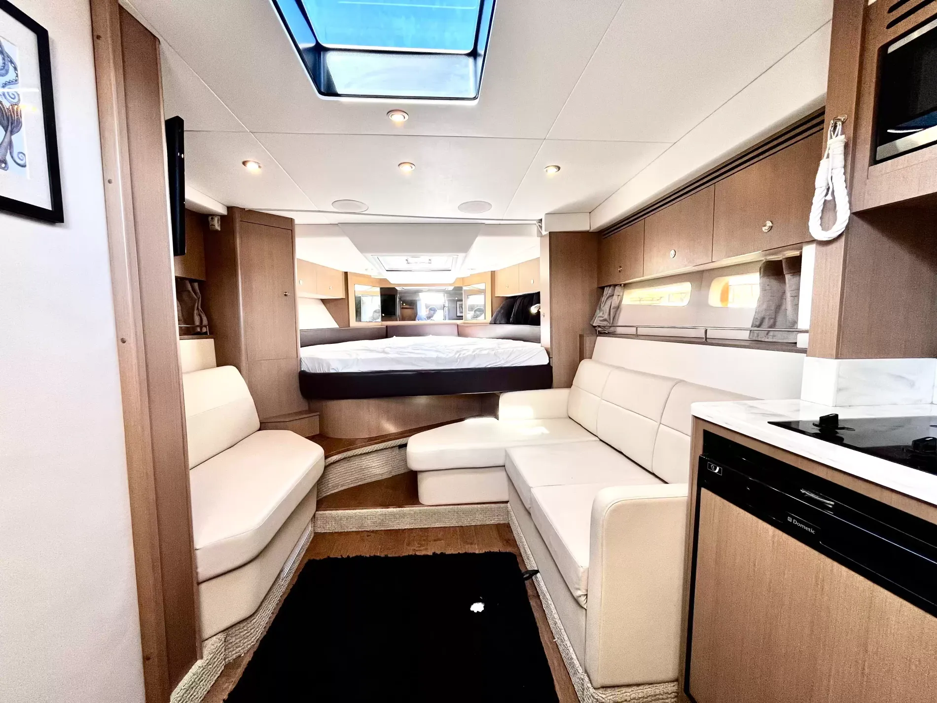 Pre-Owned 2018 Sea ray Sundancer 350 Coupe for Sale | Vancouver, BC | M&P Yacht Centre | 6a7bff4a7dff9dfbb50888a8