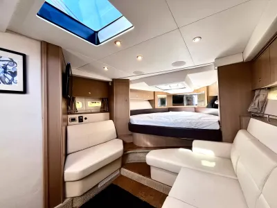 Pre-Owned 2018 Sea ray Sundancer 350 Coupe for Sale | Vancouver, BC | M&P Yacht Centre | 6a7bff4a7dff9dfbb50888a8
