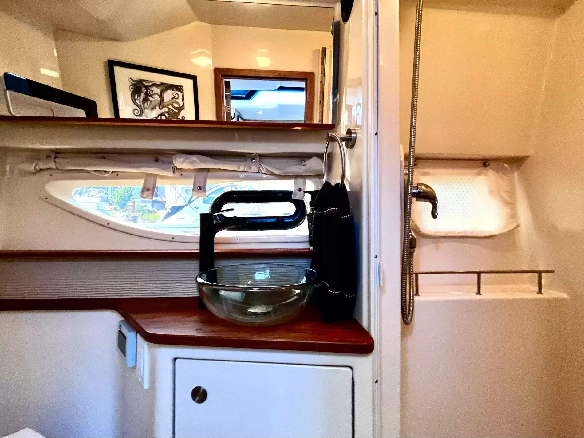 Pre-Owned 2018 Sea ray Sundancer 350 Coupe for Sale | Vancouver, BC | M&P Yacht Centre | 6a7bff4a7dff9dfbb50888a8