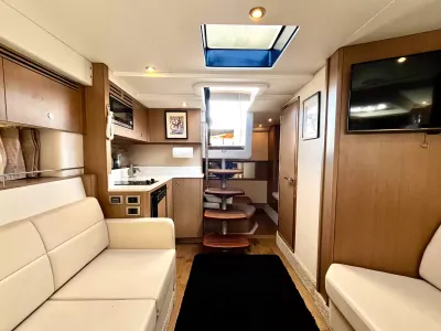 Pre-Owned 2018 Sea ray Sundancer 350 Coupe for Sale | Vancouver, BC | M&P Yacht Centre | 6a7bff4a7dff9dfbb50888a8