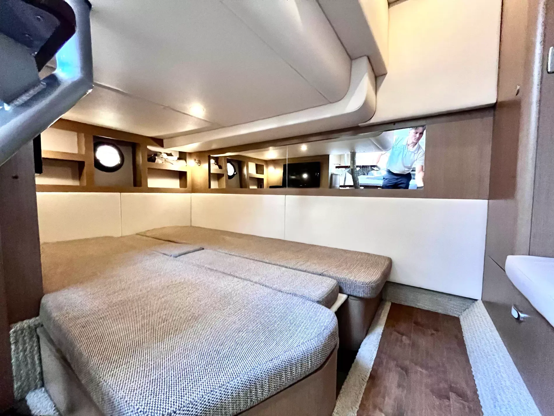 Pre-Owned 2018 Sea ray Sundancer 350 Coupe for Sale | Vancouver, BC | M&P Yacht Centre | 6a7bff4a7dff9dfbb50888a8