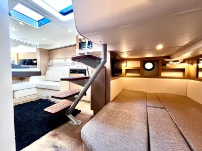 Pre-Owned 2018 Sea ray Sundancer 350 Coupe for Sale | Vancouver, BC | M&P Yacht Centre | 6a7bff4a7dff9dfbb50888a8
